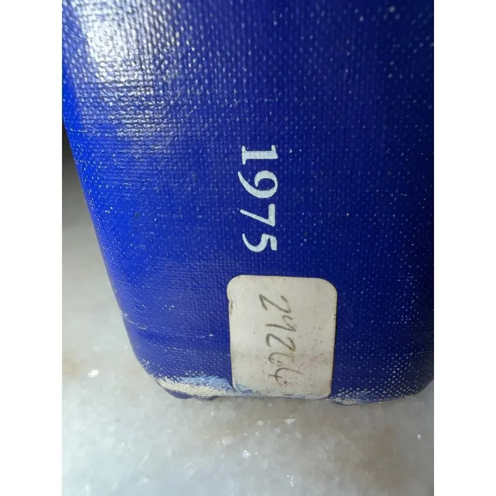 Smithsonian Institution signed 1975